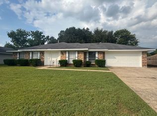 5338 Foxglove Dr, Bossier City, LA 71112