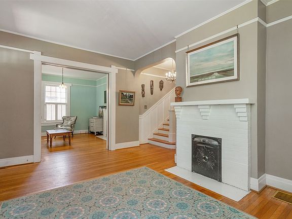 2nd image of 484 Hampton Dr