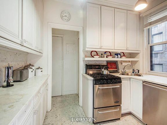 5th image of 27 W 55th St APT 64