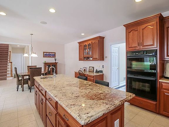 5th image of 40 Old Dairy Ln