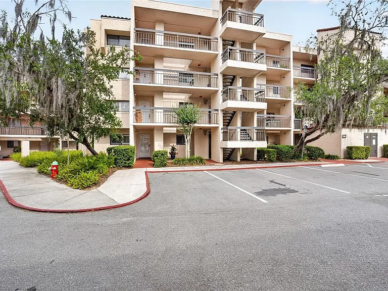 1166 Carmel Cir #100 — Photo 1