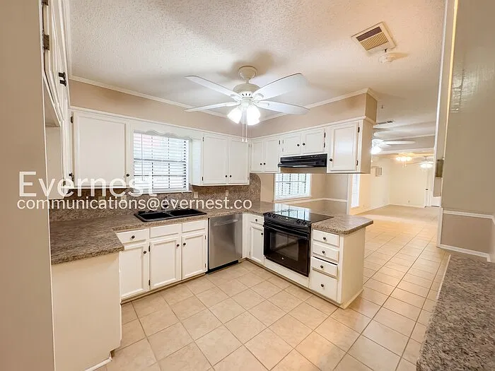 3 bed, 2.5 bath, 2094 sqft, $2,095 — Photo 4