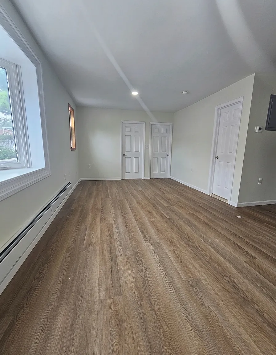 3 bed, 900 sqft, $3,200 — Photo 1