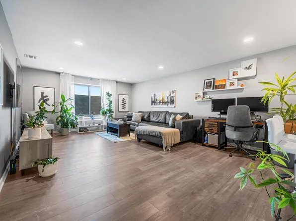 7430 Kennedy Boulevard image 1 of 19