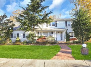 220 Jackson Pl, Hewlett, NY 11557