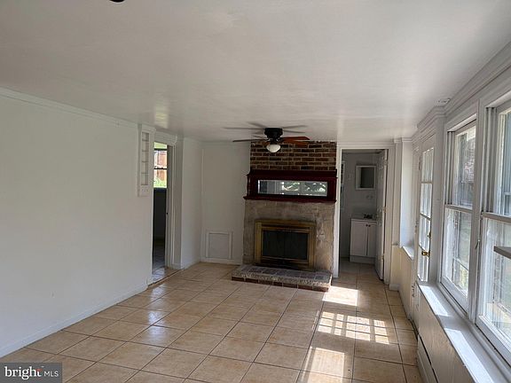4th image of 14212 Fisher Ave