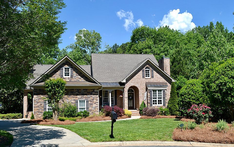 Brick/stone ranch w/basement