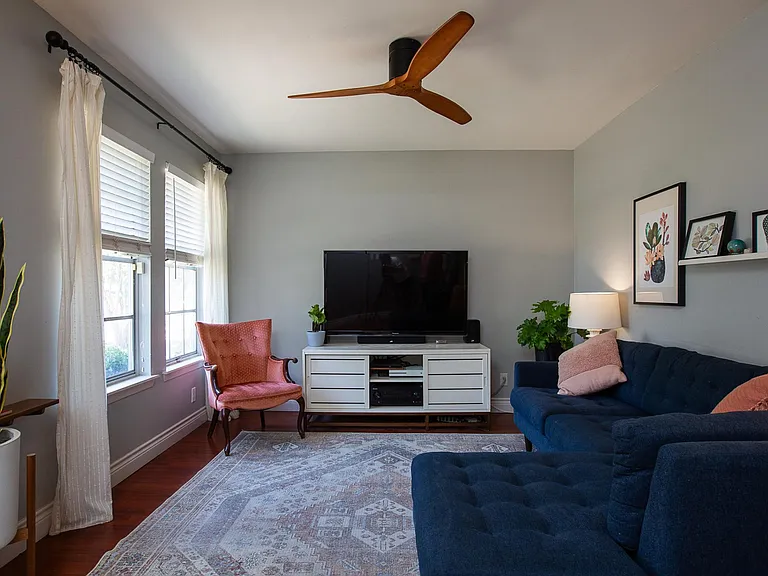 8511 Jamestown Dr — Photo 5