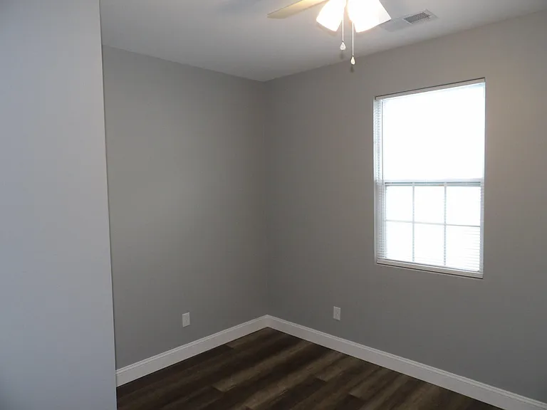 240 E Court St — Photo 22