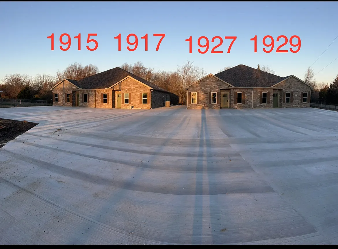1915 & 1917 Pirtle Hall Duplex - 1915 — Photo 3