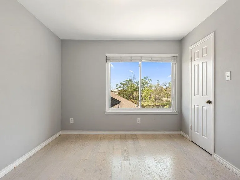 10408 Loring Dr — Photo 21