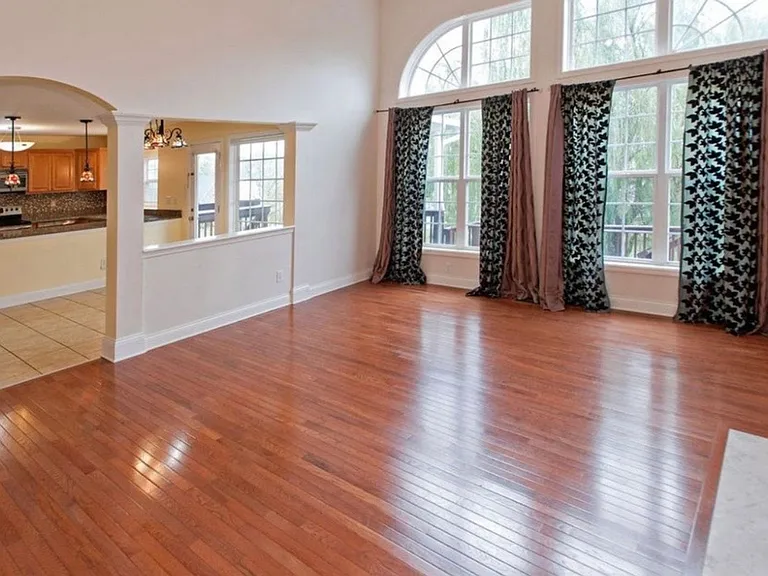6909 Gates Ln — Photo 9