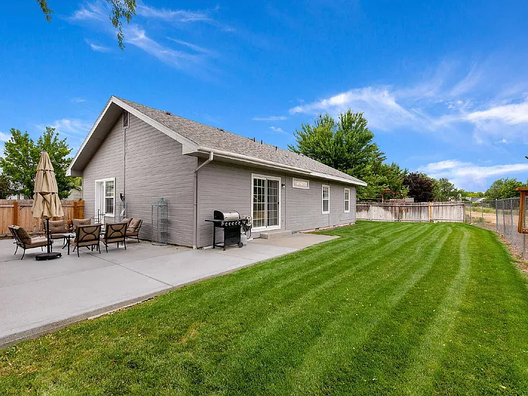 1339 E Stormy Dr — Photo 10