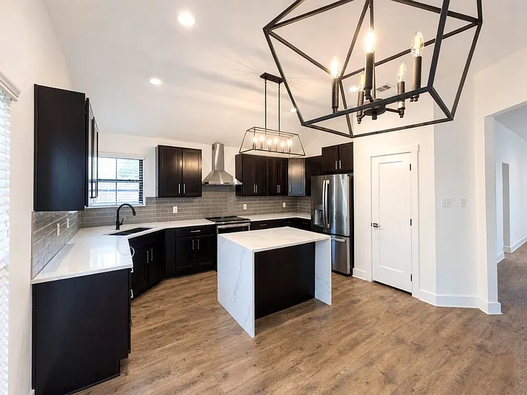 7119 Rosado Dr — Photo 3