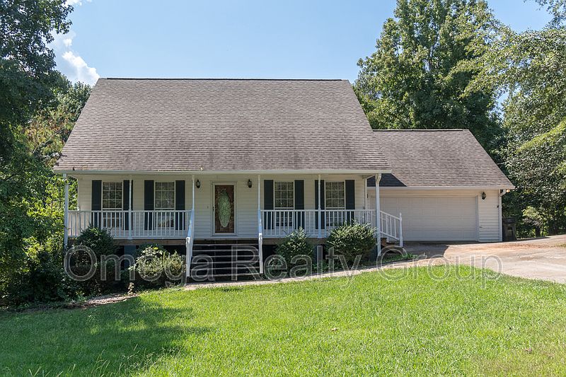 1st image of 221 Parkwood Ln