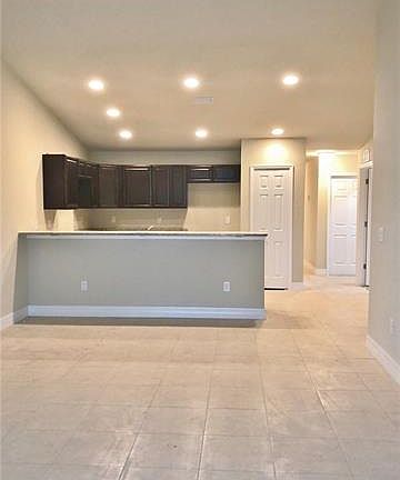 3rd image of 721 SW 40th Ter