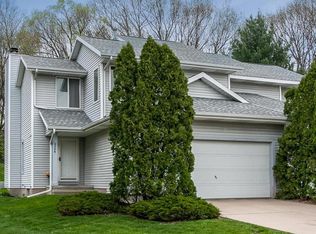 2508 Ellis View Ct NW, Cedar Rapids, IA 52405