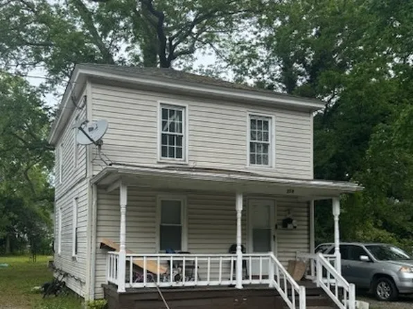 318 E Pinner St, Suffolk, VA 23434