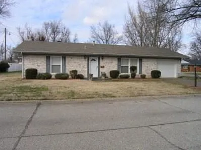 818 Walnut Park Dr photo 1
