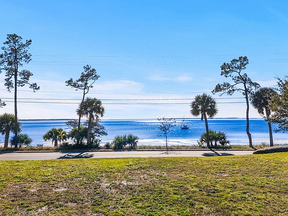 5th image of 1108 W Beach Dr