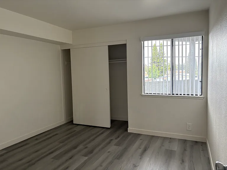 1319 Peckham St #19 — Photo 26