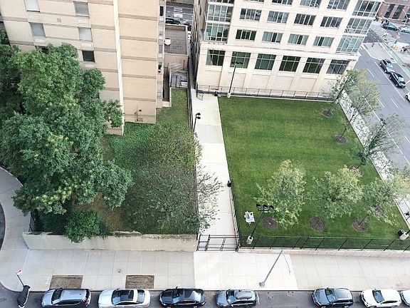 5th image of 161 W 61st St APT 14B