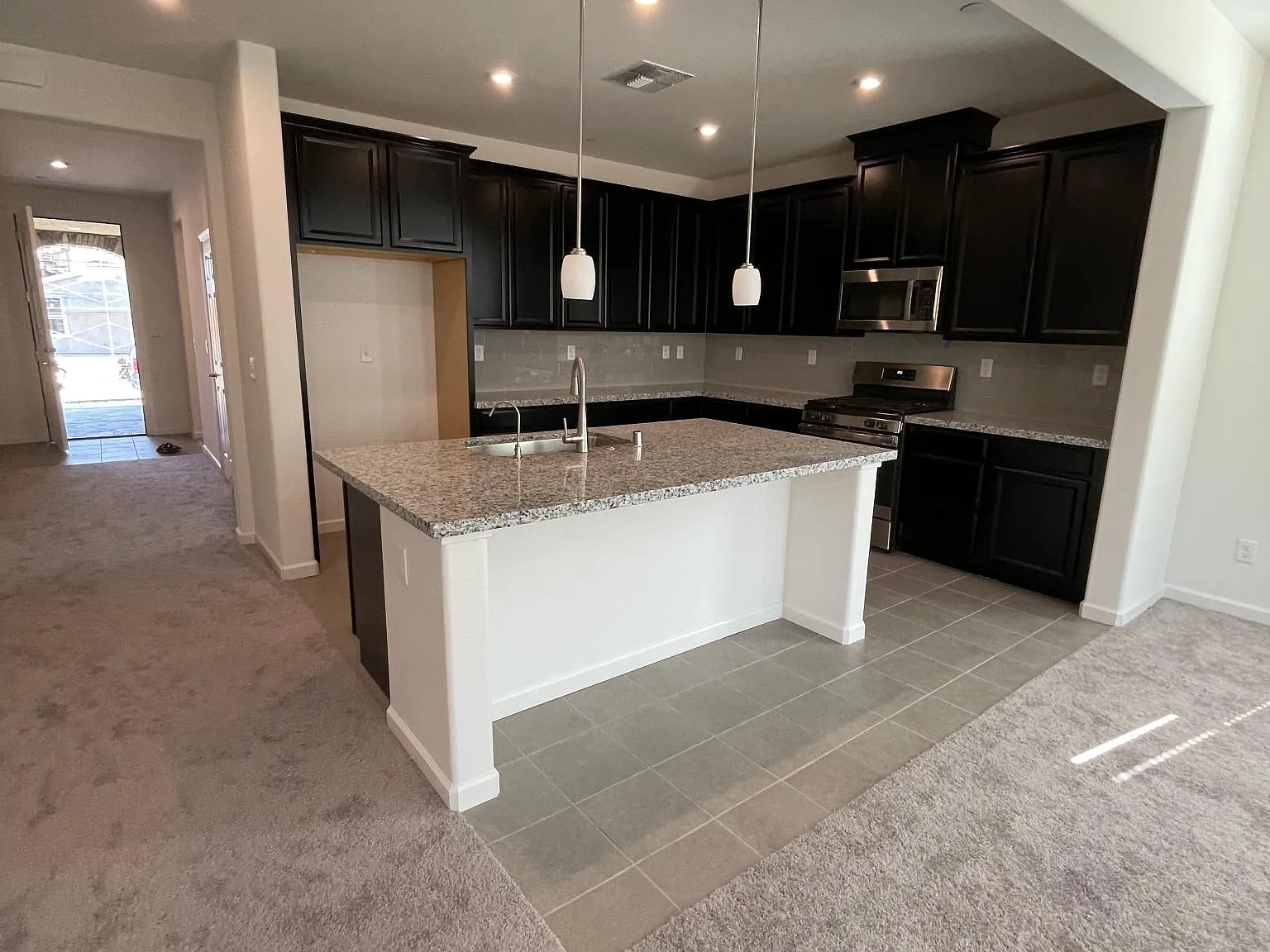 4 bed, 2535 sqft, $3,350 — Photo 3