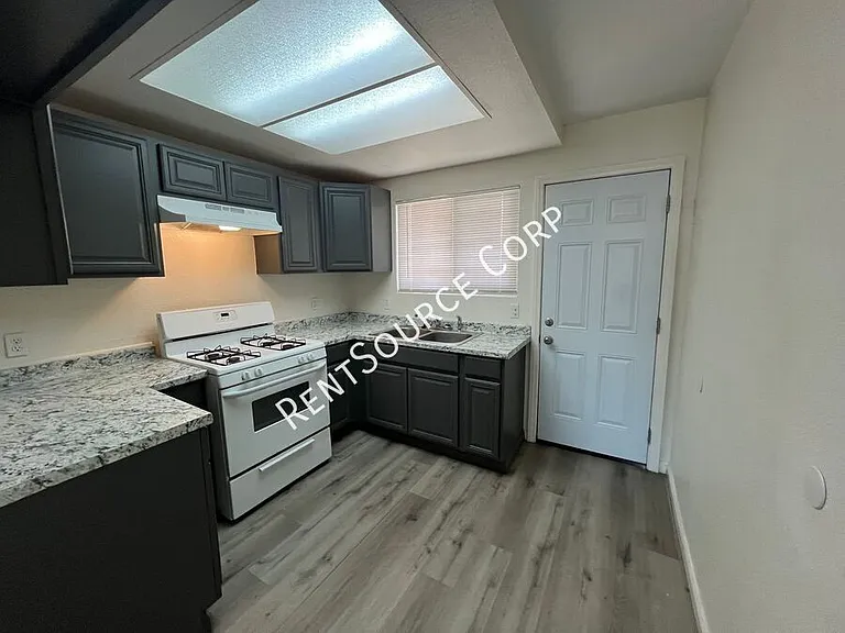 1131 Barstow Rd #B — Photo 7