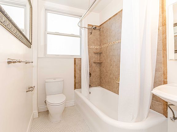 3rd image of 2901 Buchanan St APT 9