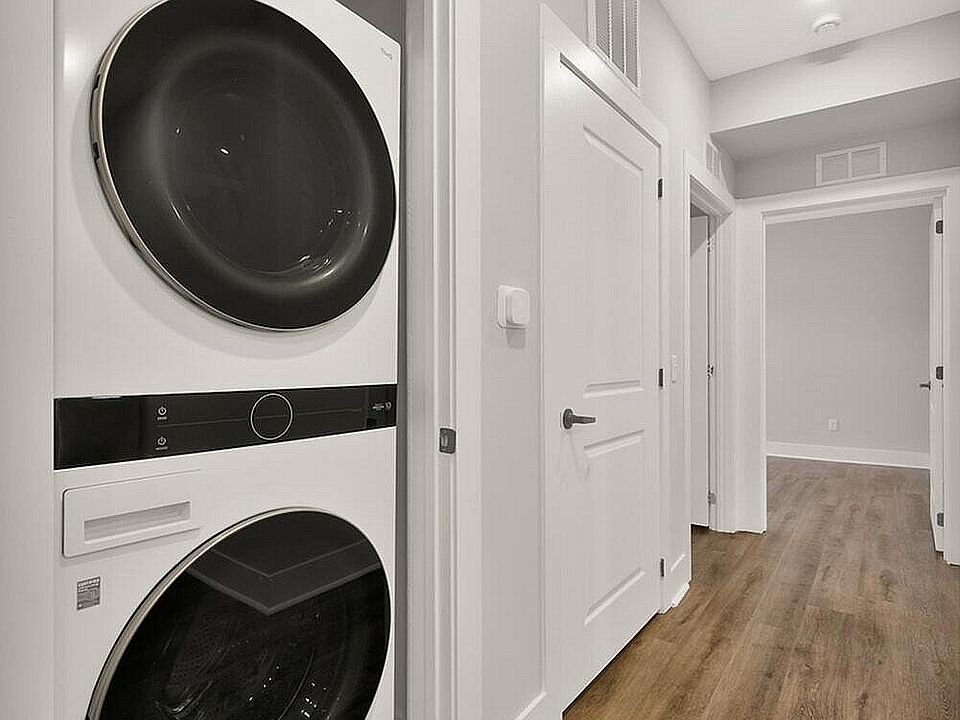 Pointe Grand Full Size Washer Dryer