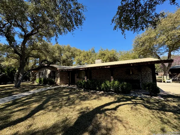 936 S PARK ST, Uvalde, TX 78801