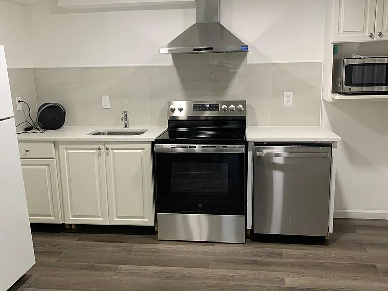 4807 Poplar Dr — Photo 7