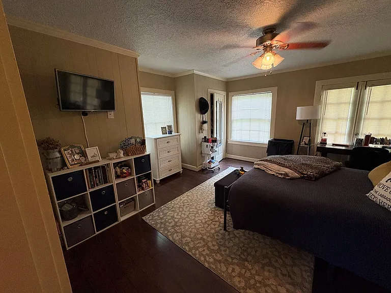 2515 N Pecan St — Photo 2