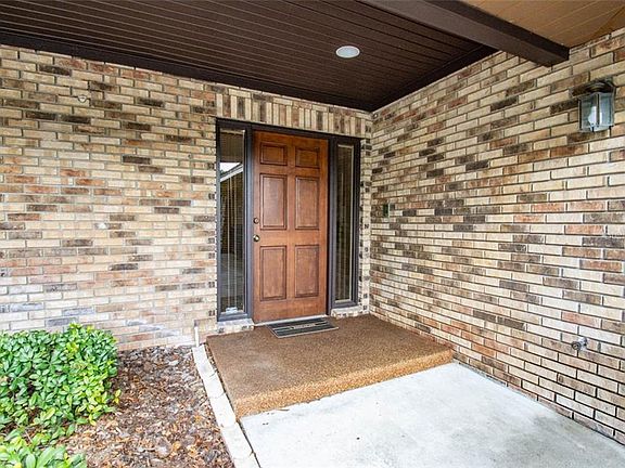 3rd image of 2108 Arbor Oaks Dr