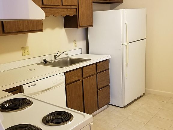3rd image of 3141 Davenport Ave APT 4