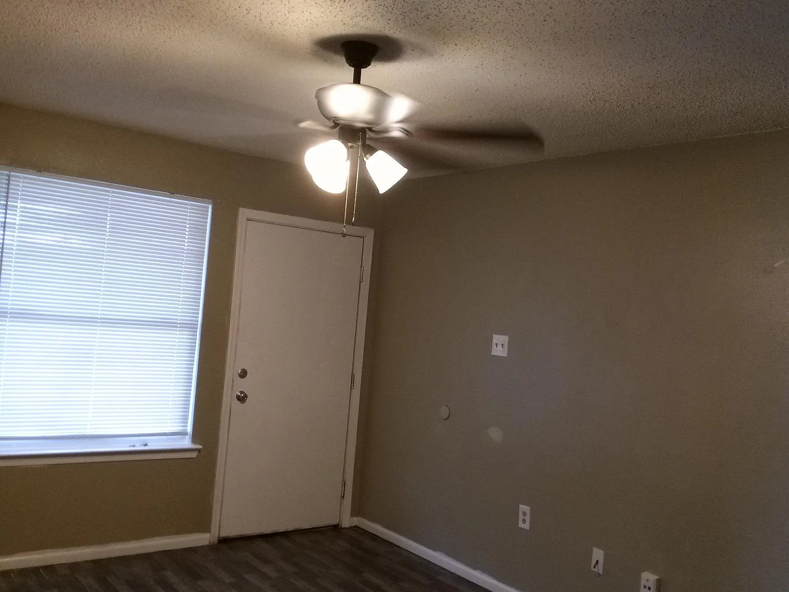 2 bed, 1050 sqft, $875 — Photo 4