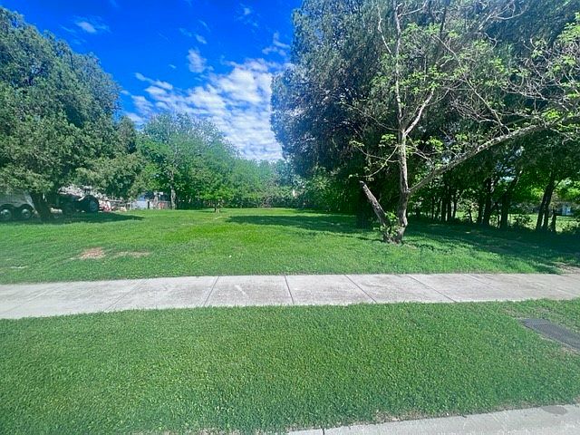 1st image of 3916 Honey Ln