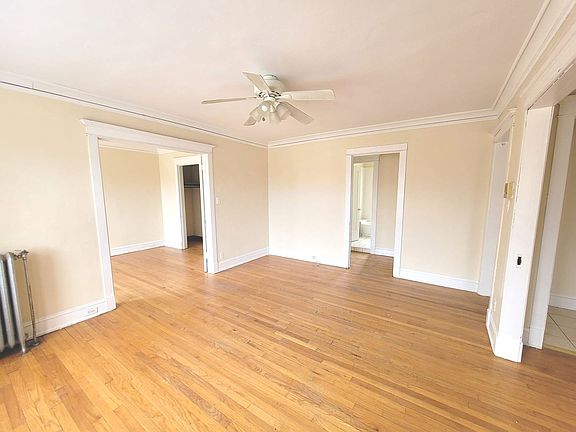 3rd image of 1318 N Van Buren St APT 4