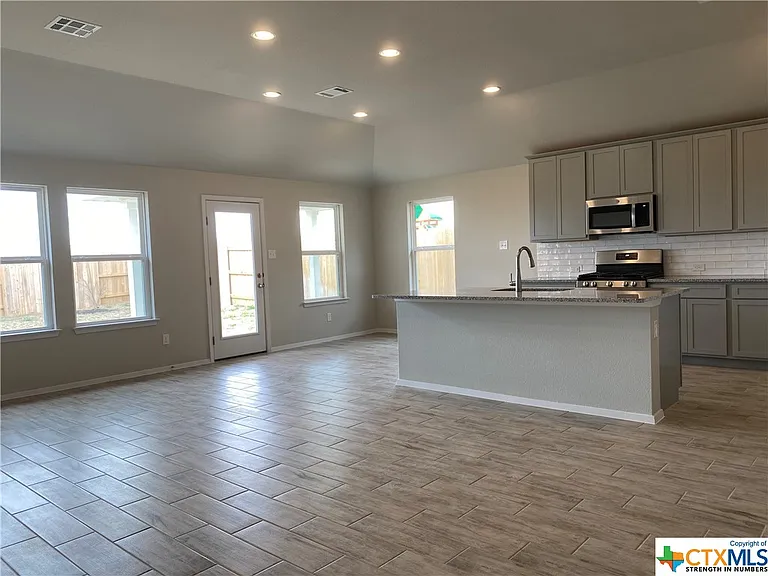 132 Lyndon Dr — Photo 7