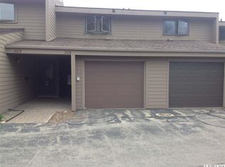 805 Stone Ridge Pl, Dubuque, IA 52001