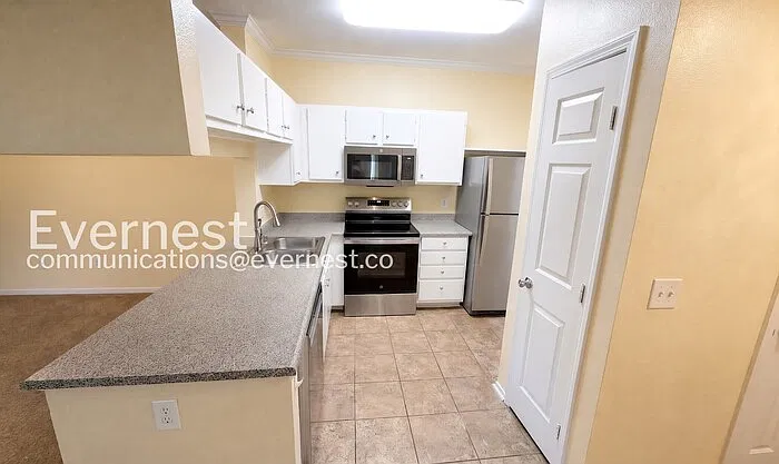 2 bed, 2.0 bath, 1041 sqft, $2,000 — Photo 4