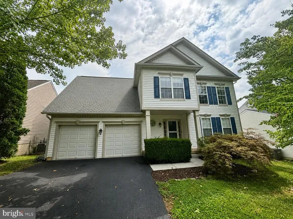 17204 Rosecliff Ct, Round Hill, VA 20141