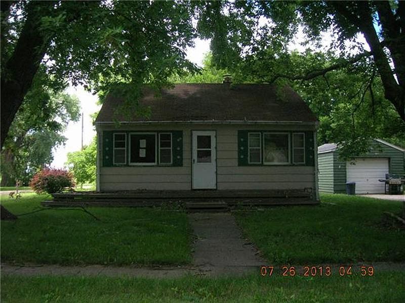 2nd image of 441 2nd St SW