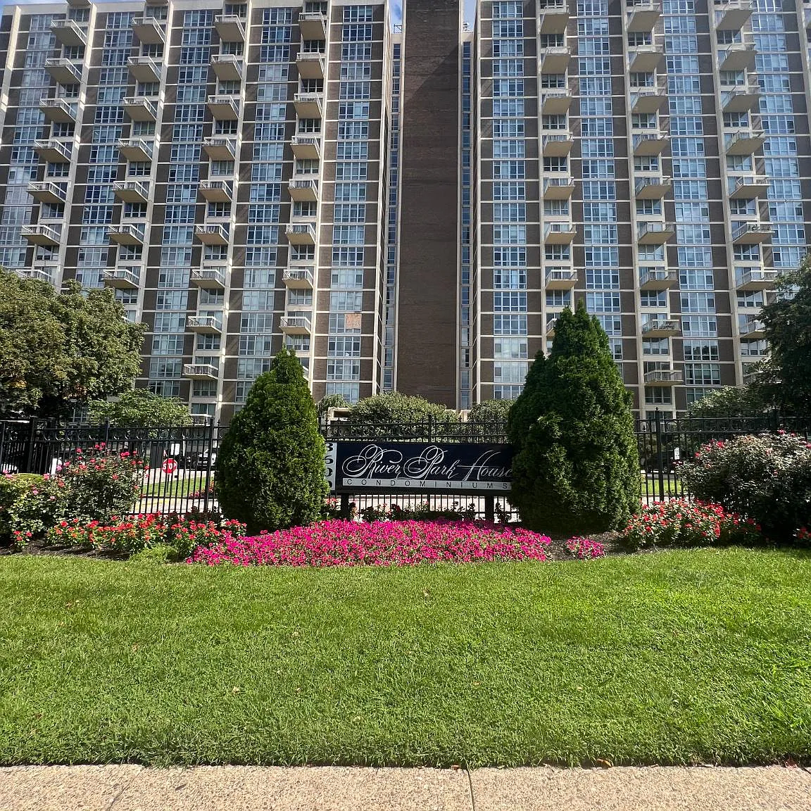 1 bed, 1.0 bath, 940 sqft, $1,800 — Photo 2