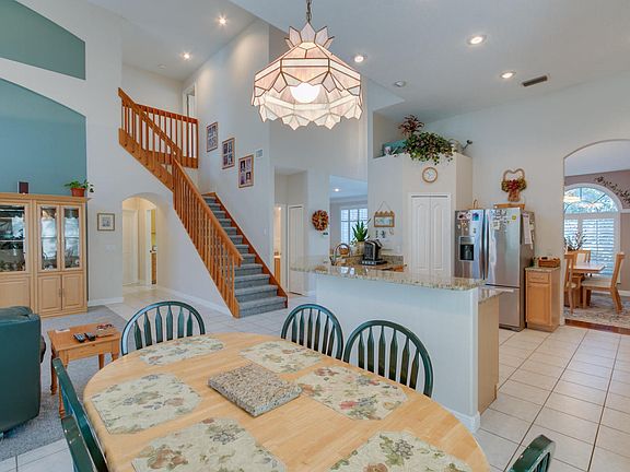 5th image of 5887 Newbury Cir
