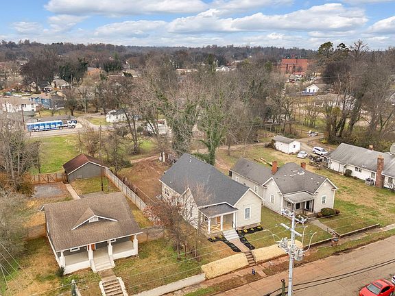 4th image of 2707 Selma Ave