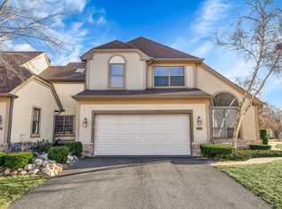 210 Bright Ridge Dr, Schaumburg, IL 60194