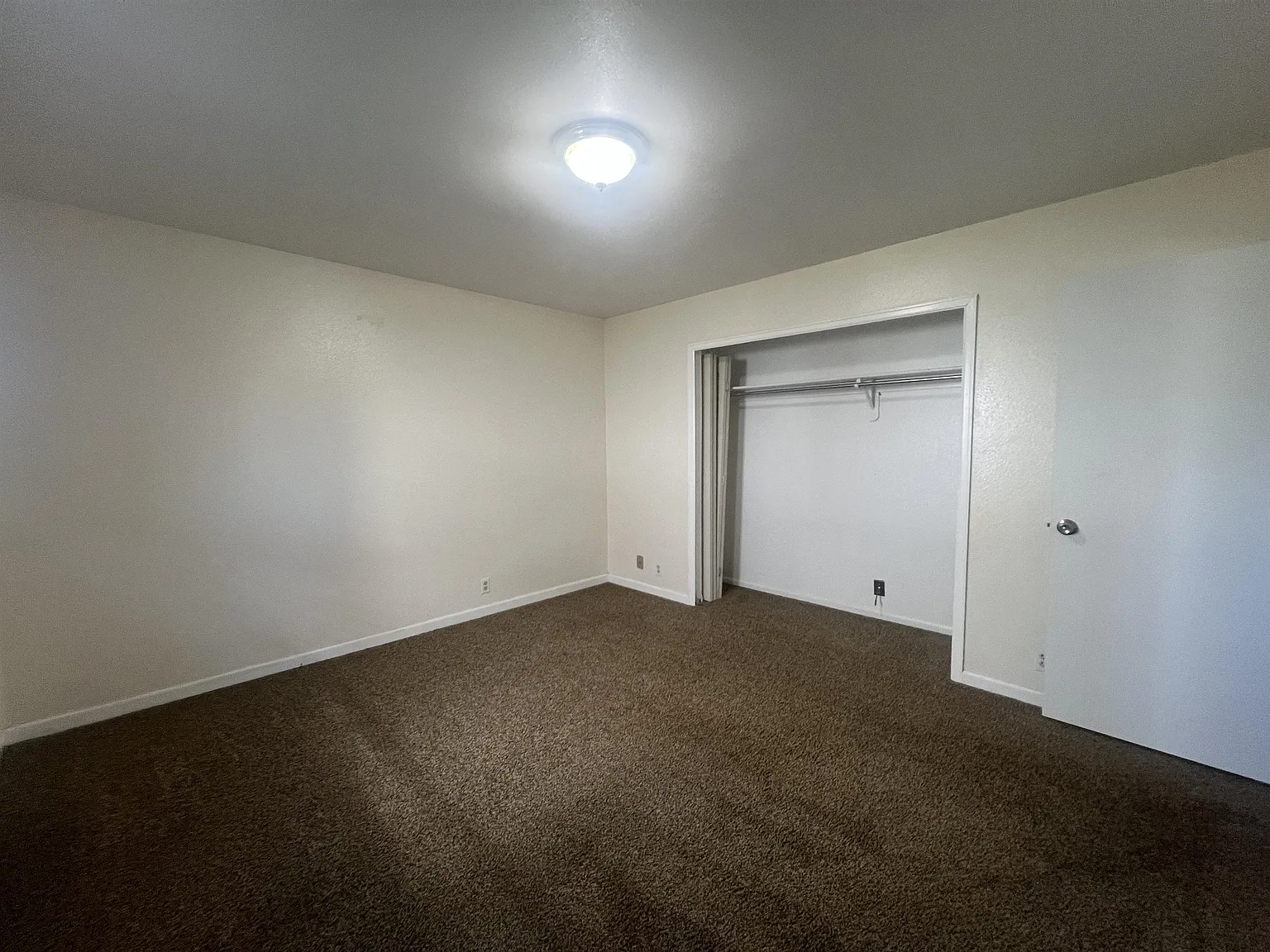 724 South Smoketree - D — Photo 2