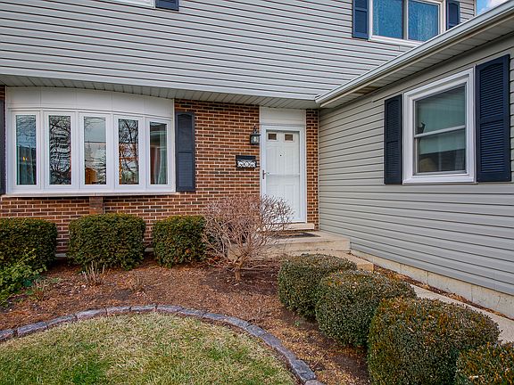 2nd image of 130 E Windsor Ave