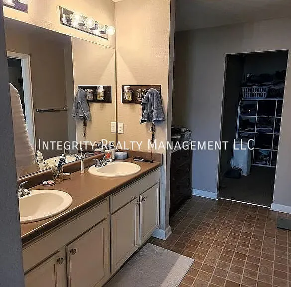 692 Jarvis Dr — Photo 6